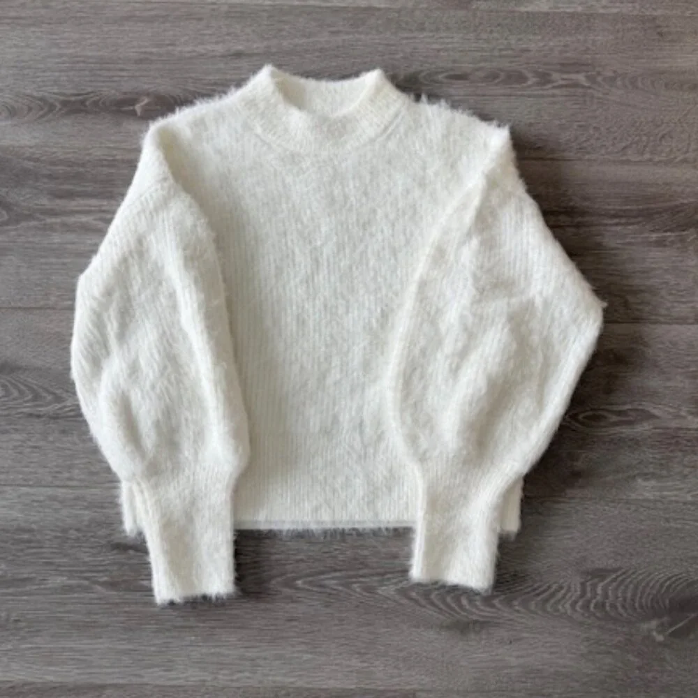 GUESS Fuzzy Sweater - Picture 4 of 5